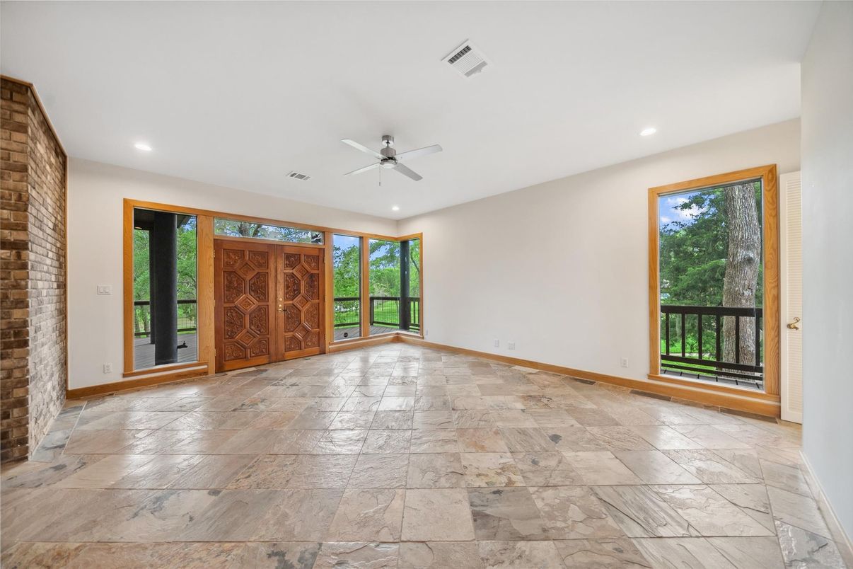 Empty room, Interior, Recessed Lighting