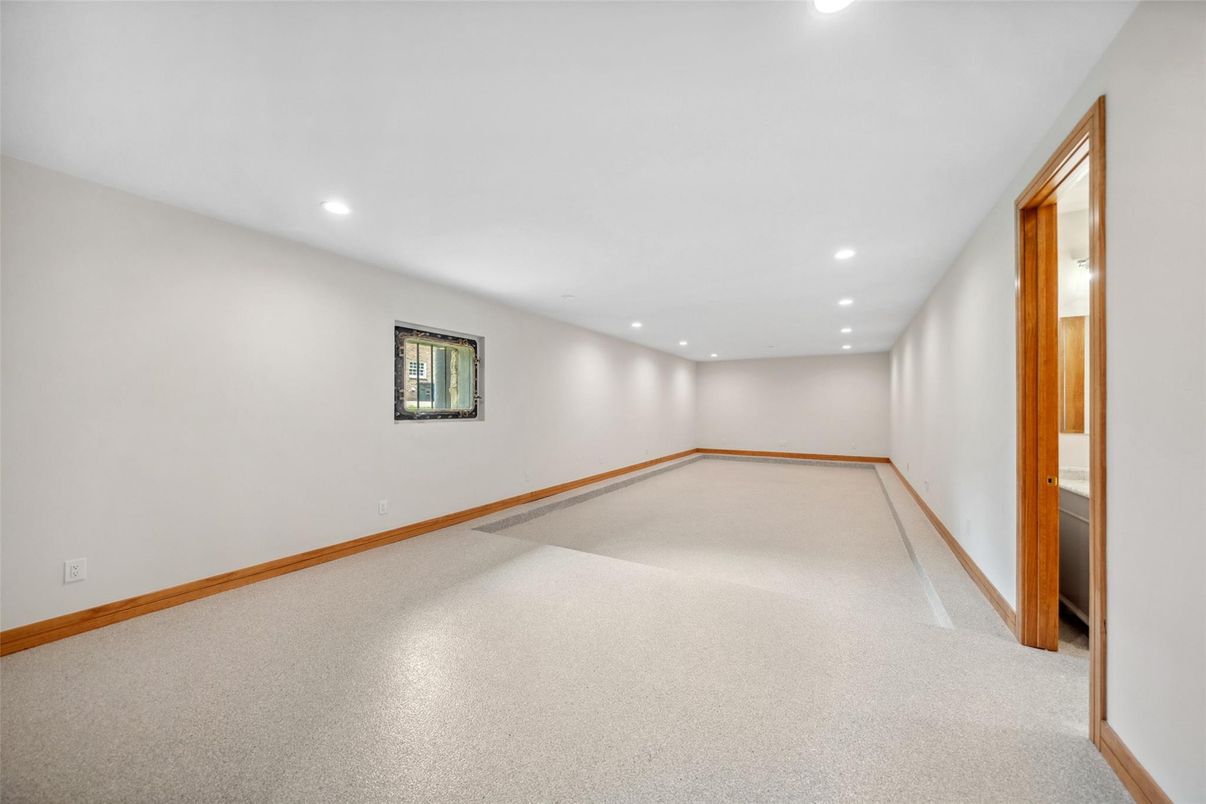Empty room, Interior, Recessed Lighting