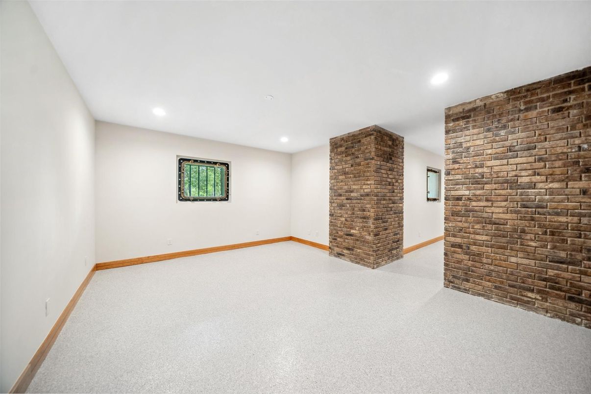 Empty room, Interior, Recessed Lighting, Stone Walls
