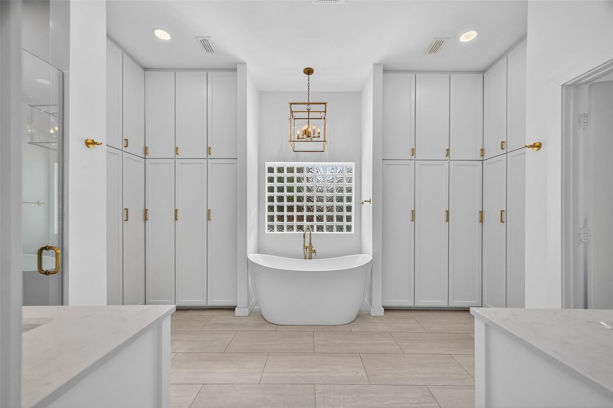 Bathroom, Free Standing Baths, Interior, Pendant Lights, Recessed Lighting