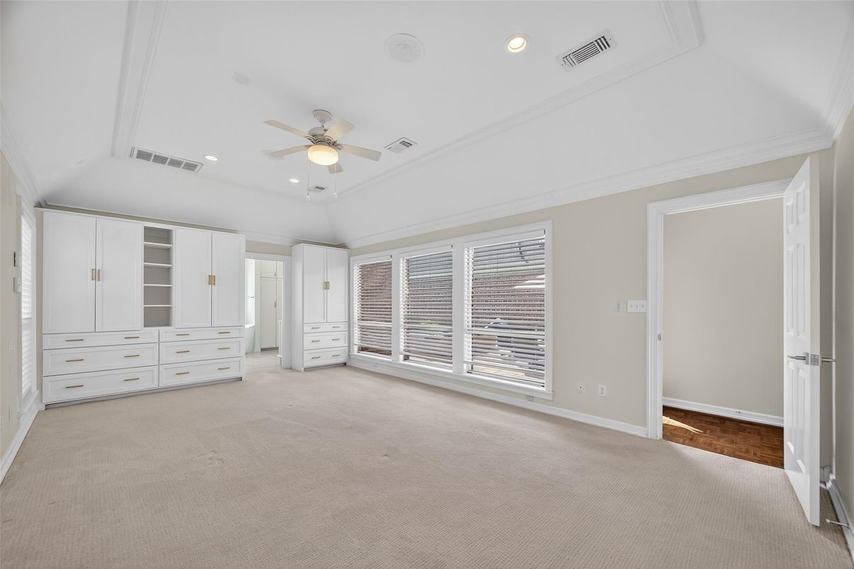 Empty room, Interior, Recessed Lighting