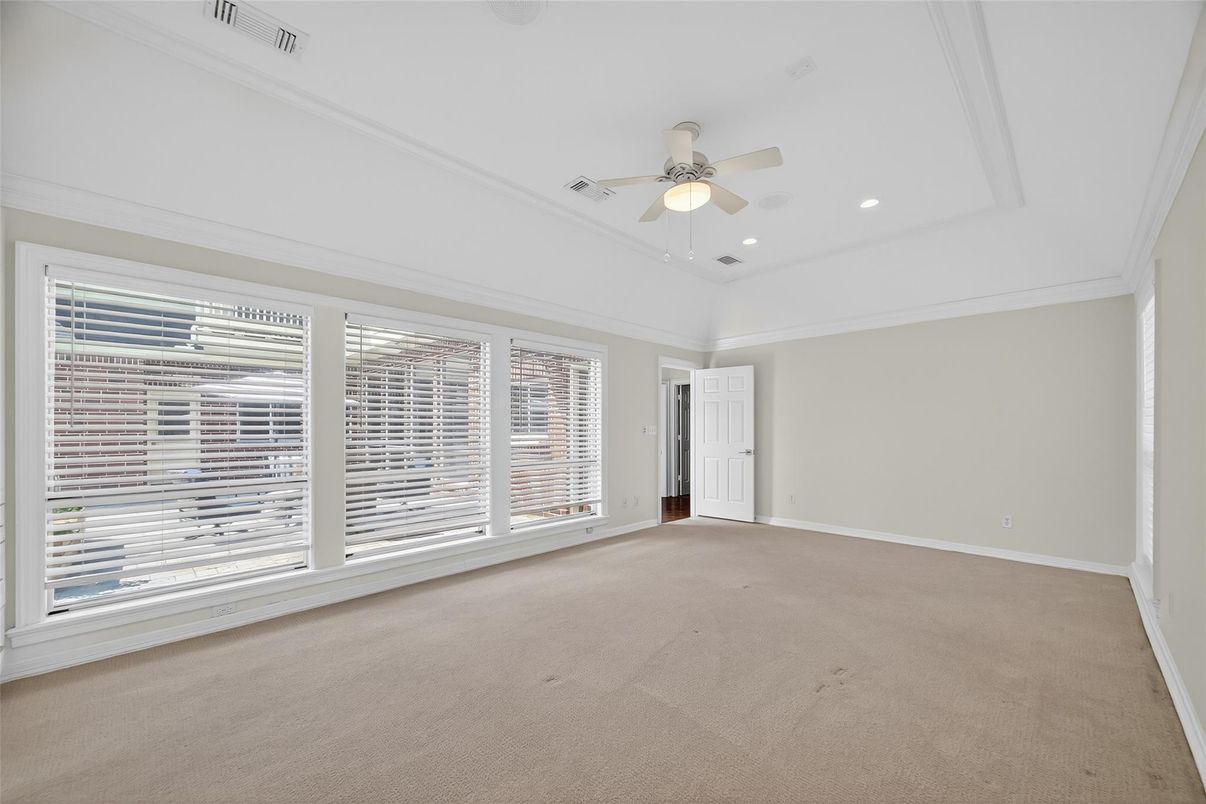 Empty room, Interior, Recessed Lighting