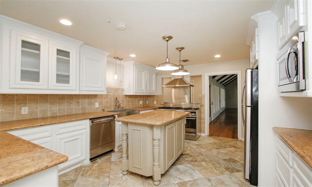 Interior, Kitchen, Pendant Lights, Recessed Lighting, Stainless Steel Appliances