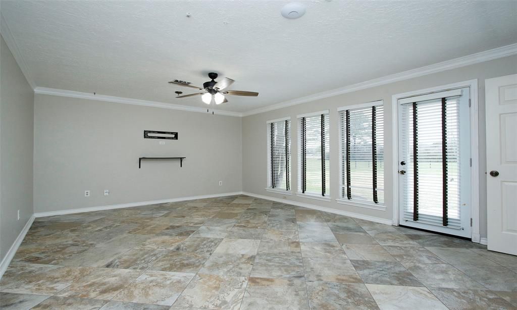 Empty room, Interior