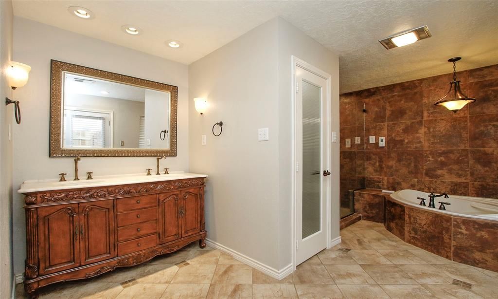 Bathroom, Dual Sink Vanities, Interior, Pendant Lights, Recessed Lighting
