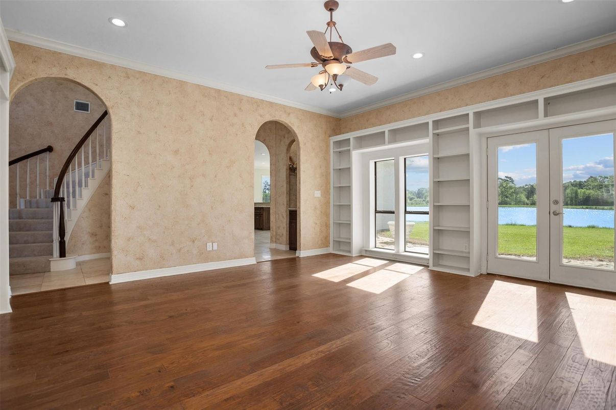 Empty room, Interior, Recessed Lighting, Water, Wood Texture Flooring