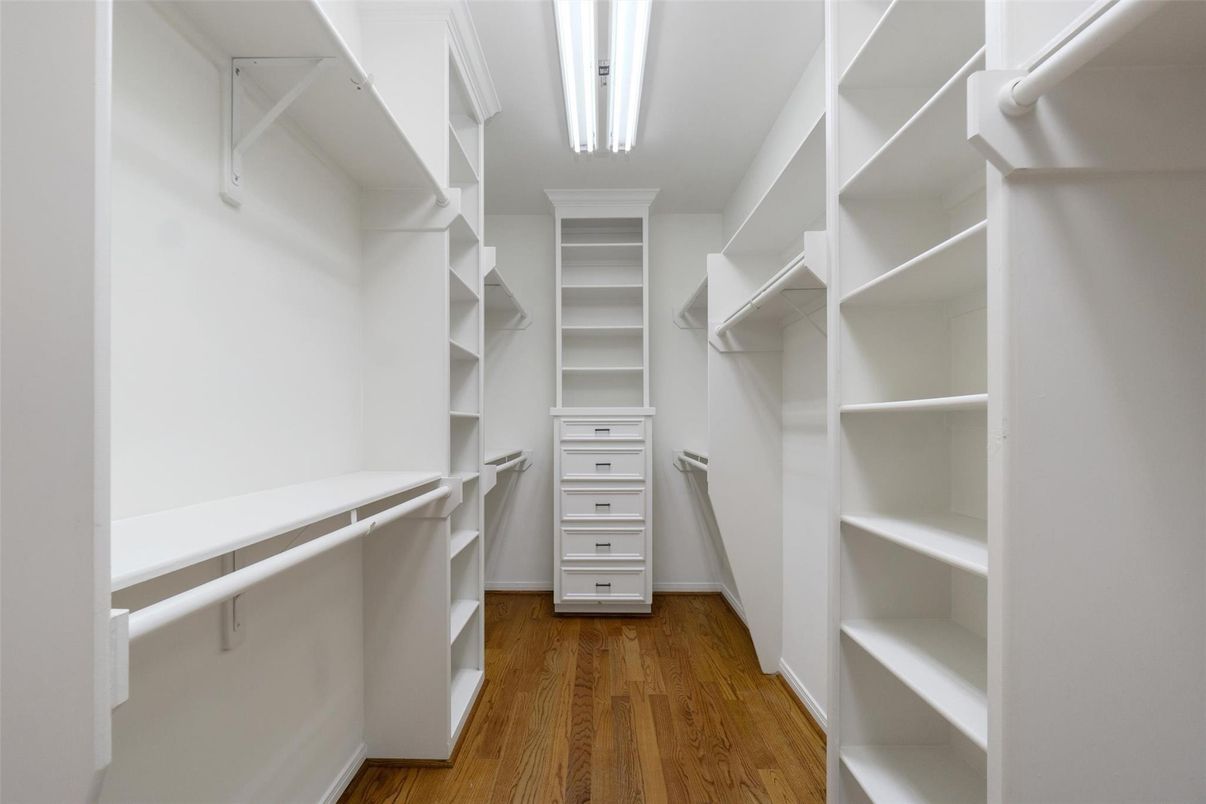 Interior, Walk-in Closets, Wood Texture Flooring