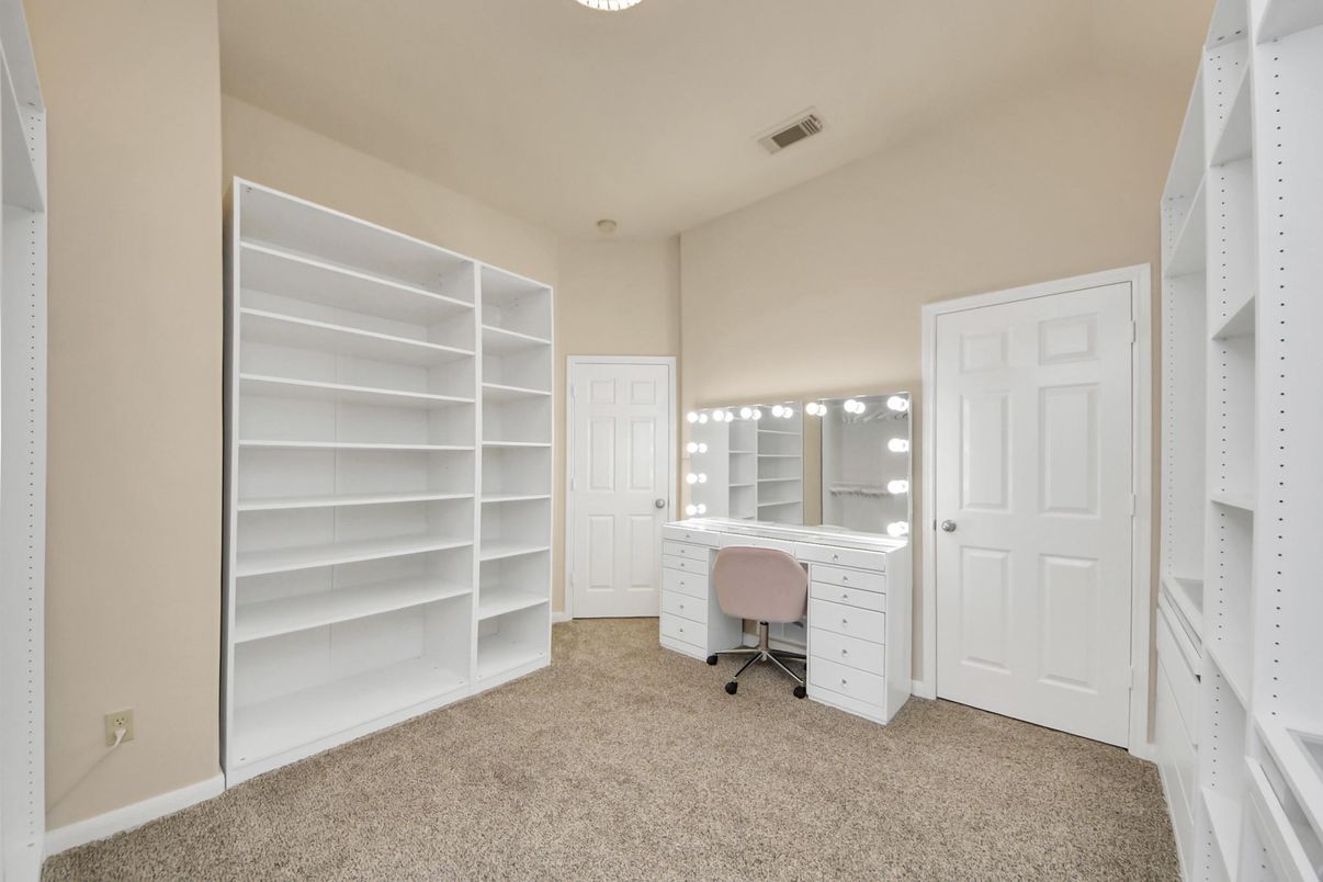Home Office, Interior