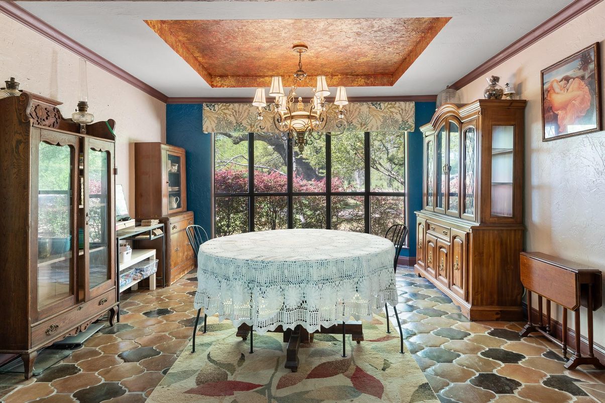 Chandelier, Dining room, Interior