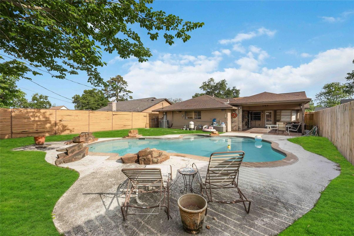 Backyard, Exterior, Pool