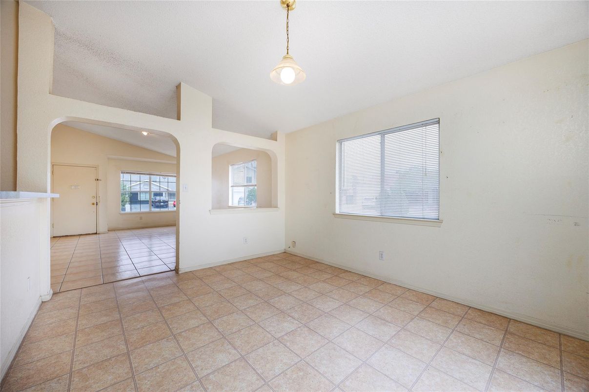Empty room, Interior, Pendant Lights, Recessed Lighting