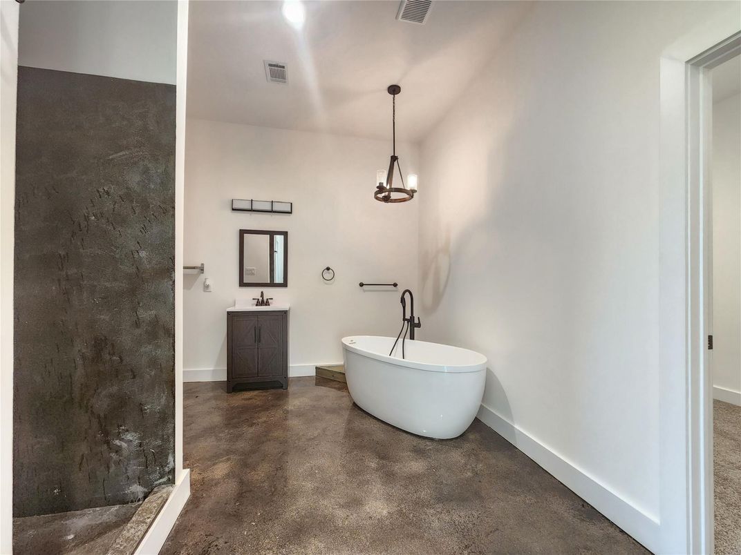 Bathroom, Free Standing Baths, Interior, Pendant Lights