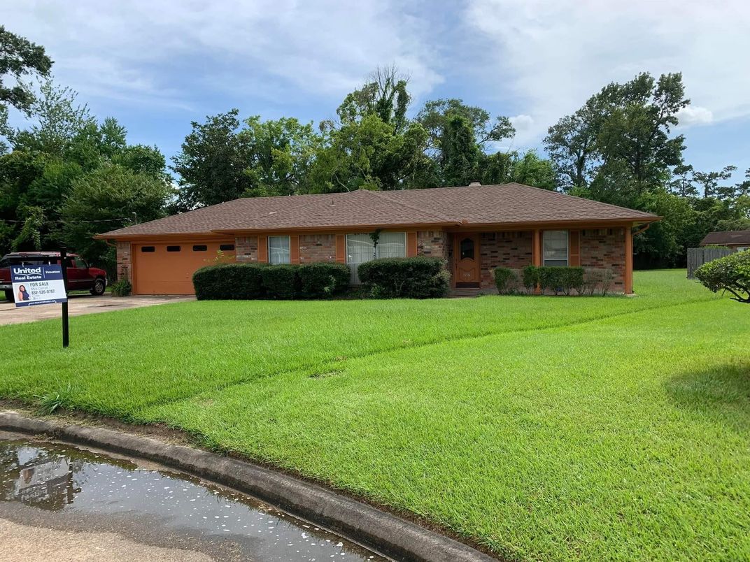 Attached, Backyard, Exterior, Facade, Brick Facade, Ranch