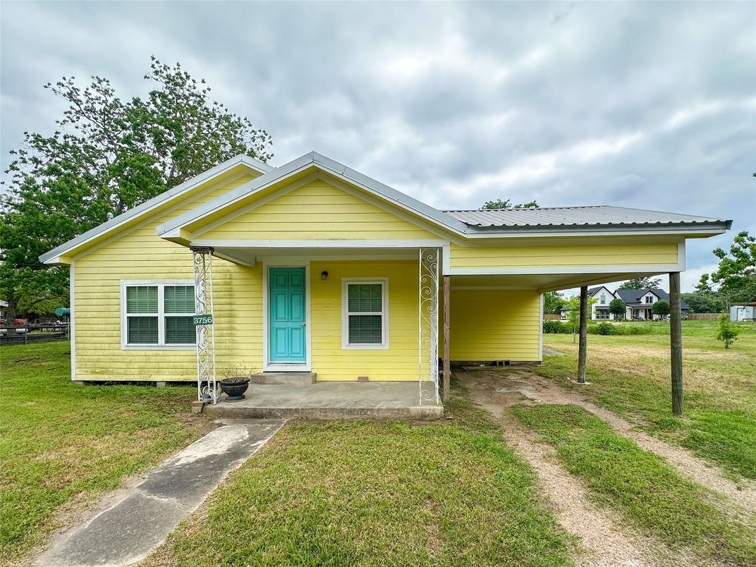 Exterior, Facade, Ranch