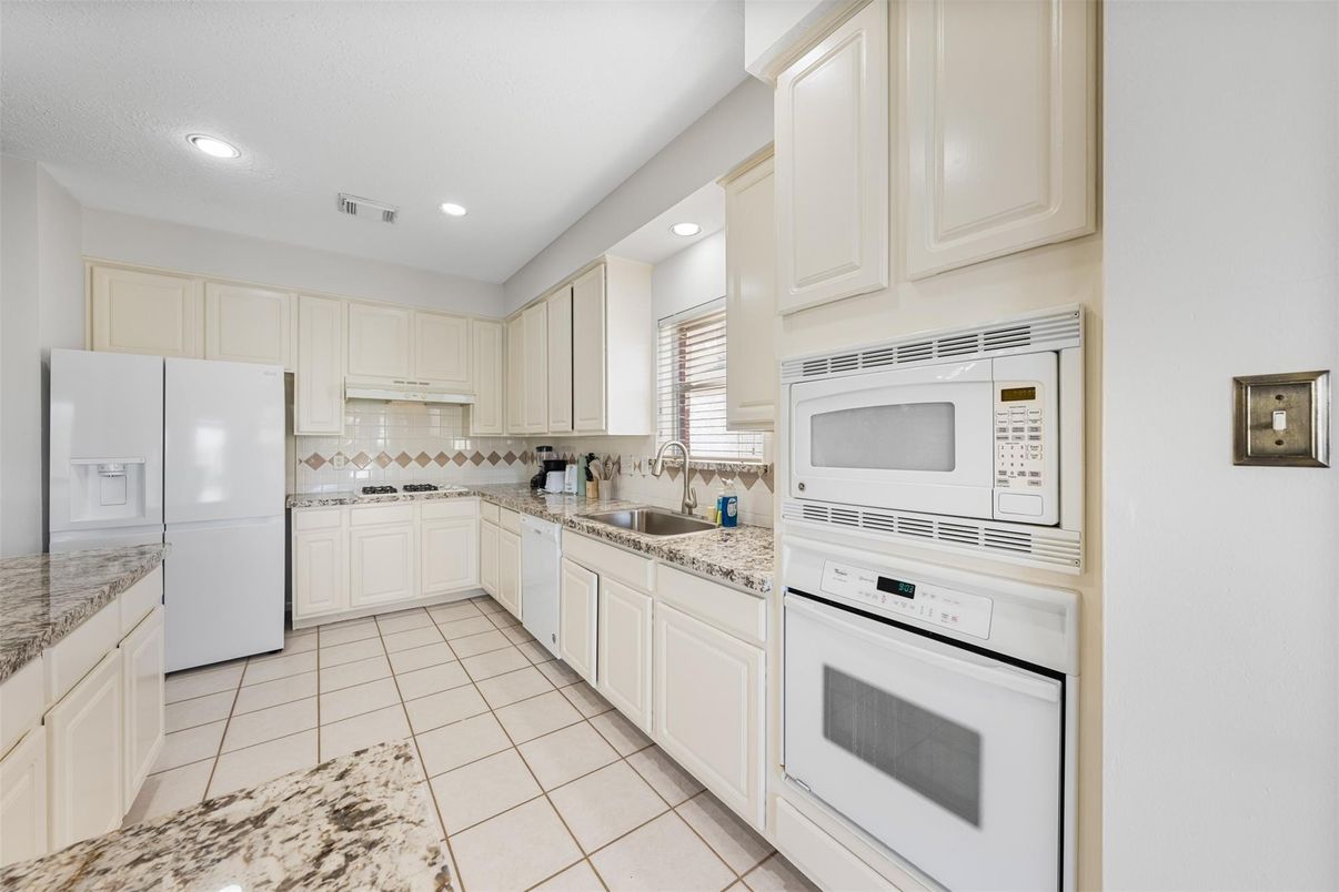Interior, Kitchen, Recessed Lighting, Washer