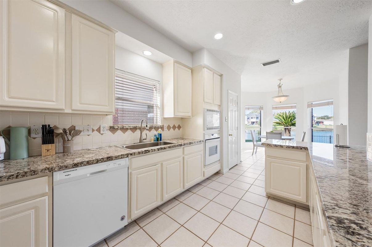 Dining room, Interior, Kitchen, Pendant Lights, Recessed Lighting