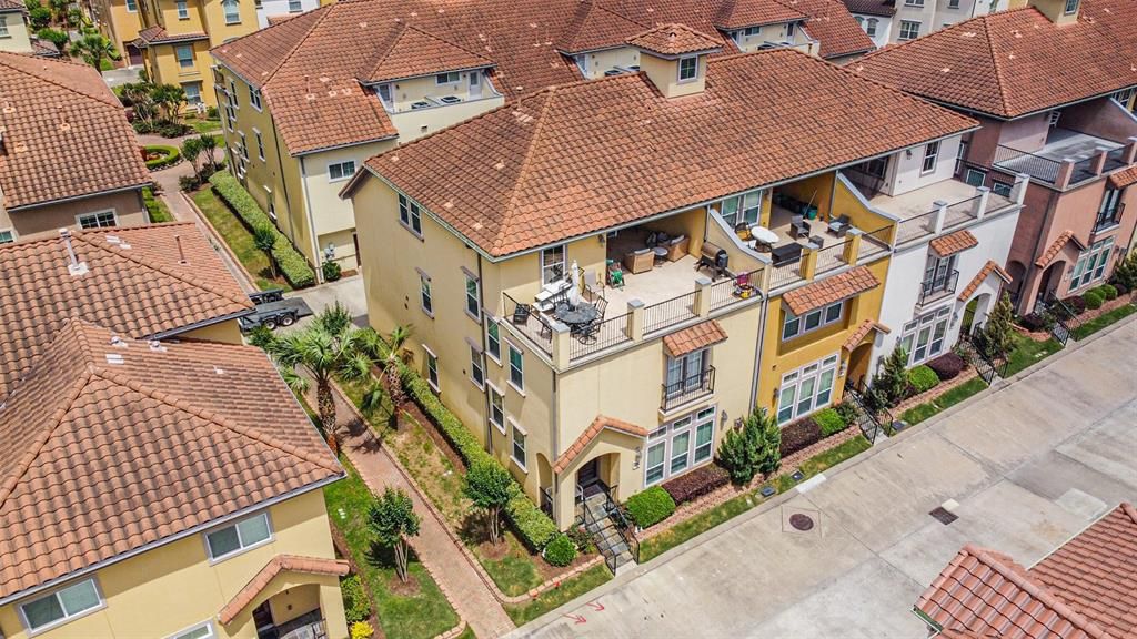 Exterior, Drone