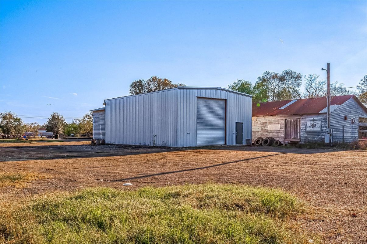 Backyard, Detached Garage, Exterior