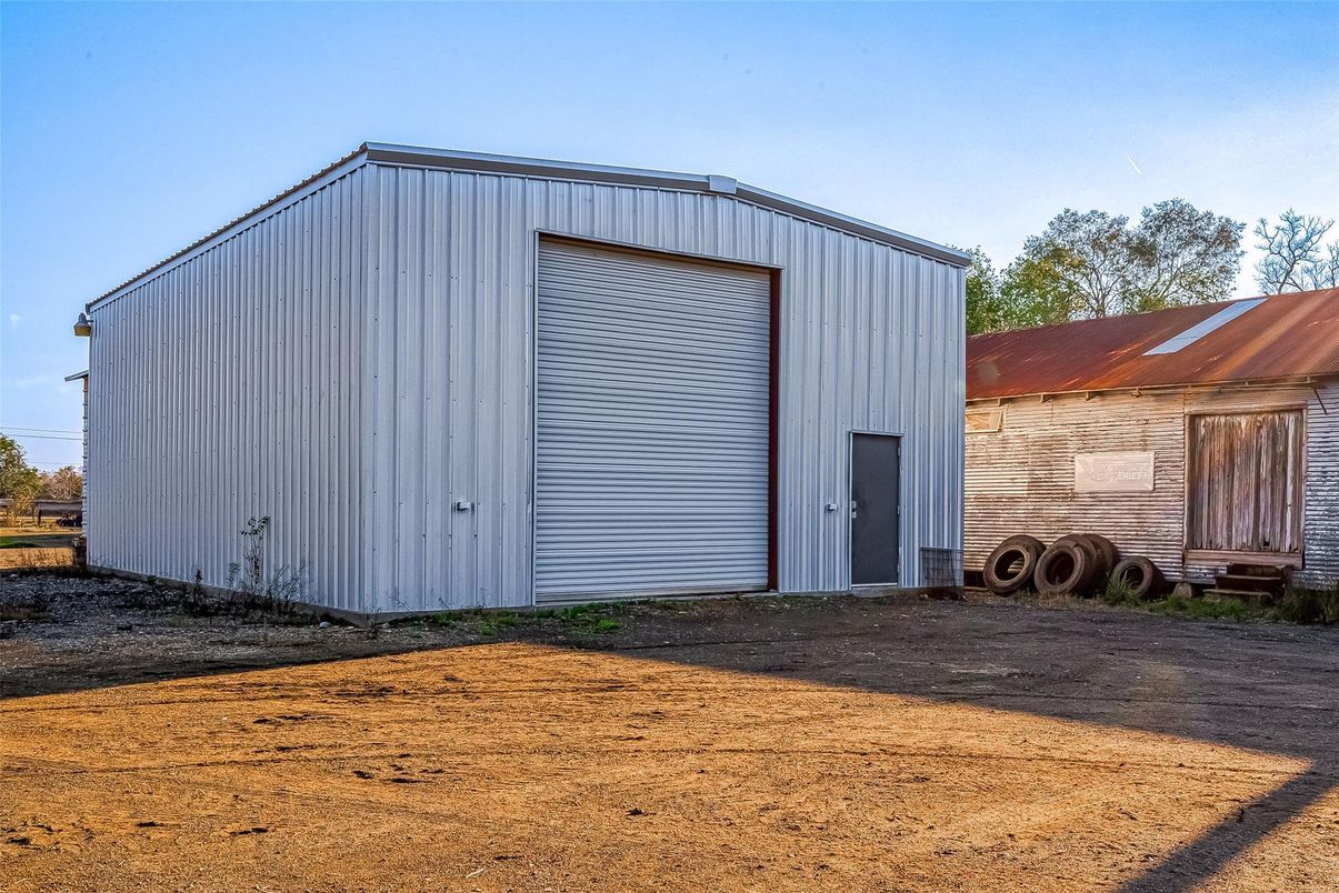 Detached Garage, Exterior
