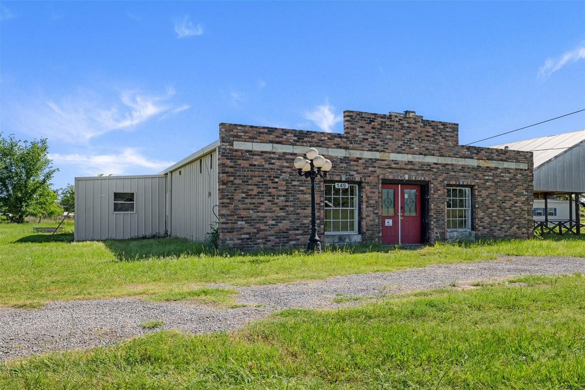 Backyard, Exterior, Facade, Brick Facade, Cape Cod