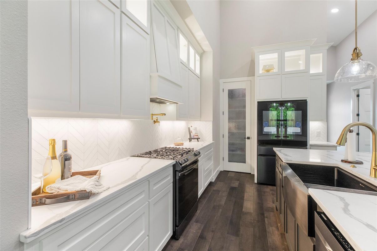 Interior, Kitchen, Pendant Lights, Recessed Lighting, Wood Texture Flooring