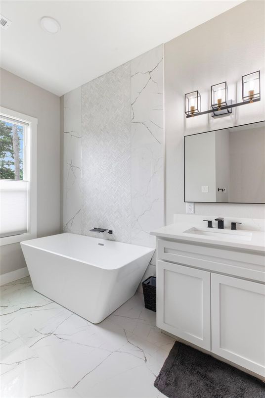 Bathroom, Free Standing Baths, Interior, Marble, Marble Walls