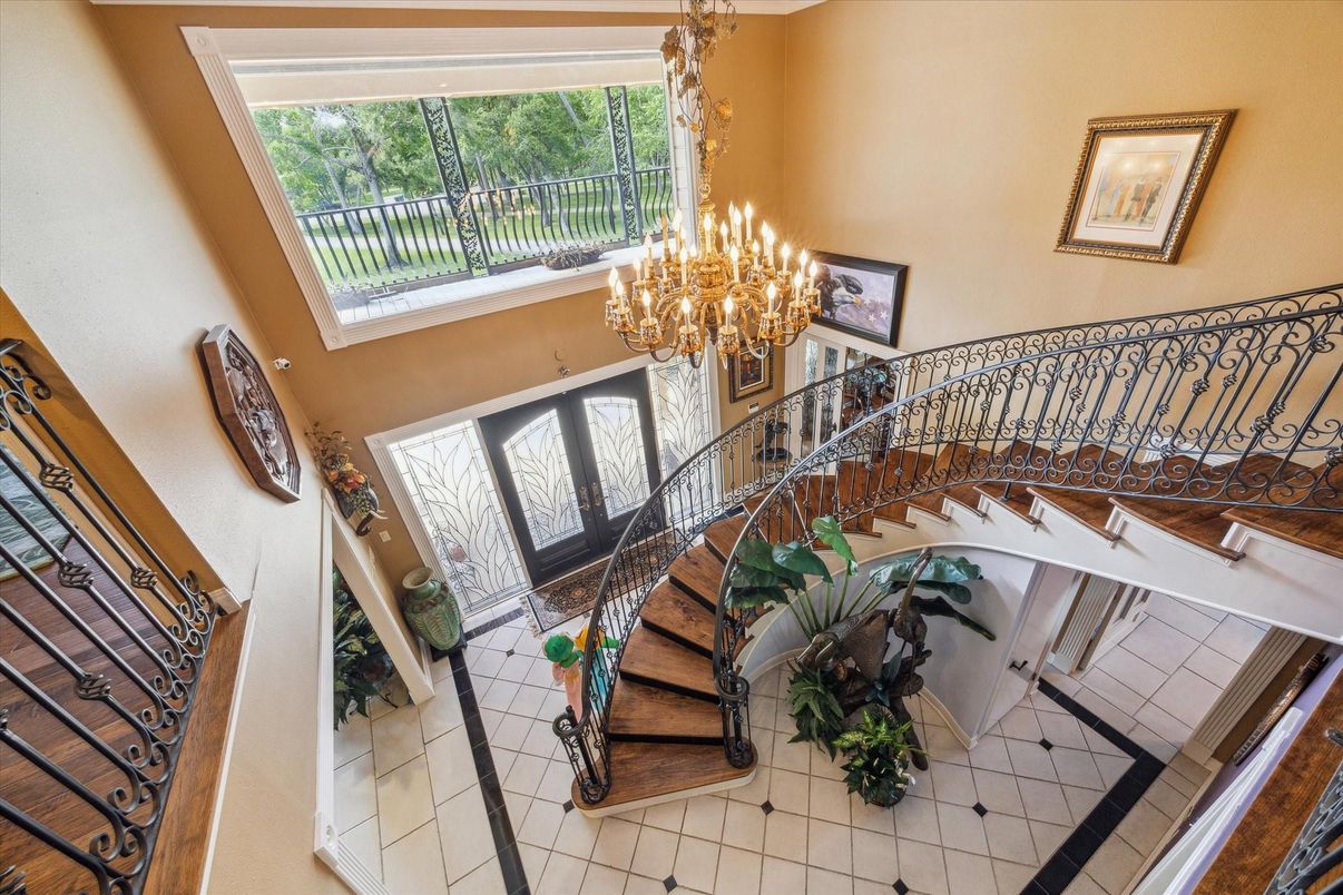 Chandelier, Interior