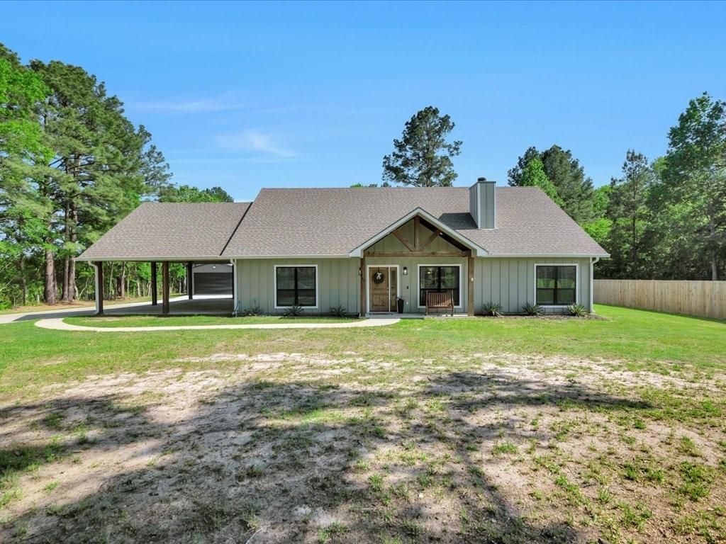Backyard, Exterior, Facade, Ranch