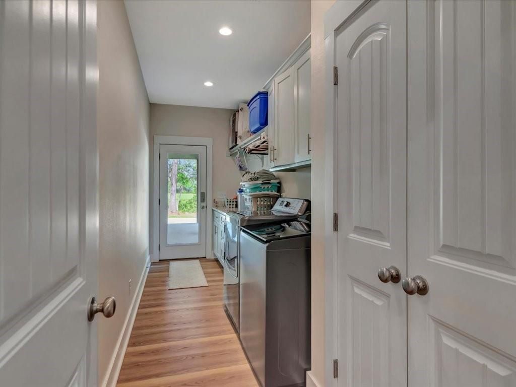 Interior, Recessed Lighting, Washer, Wood Texture Flooring