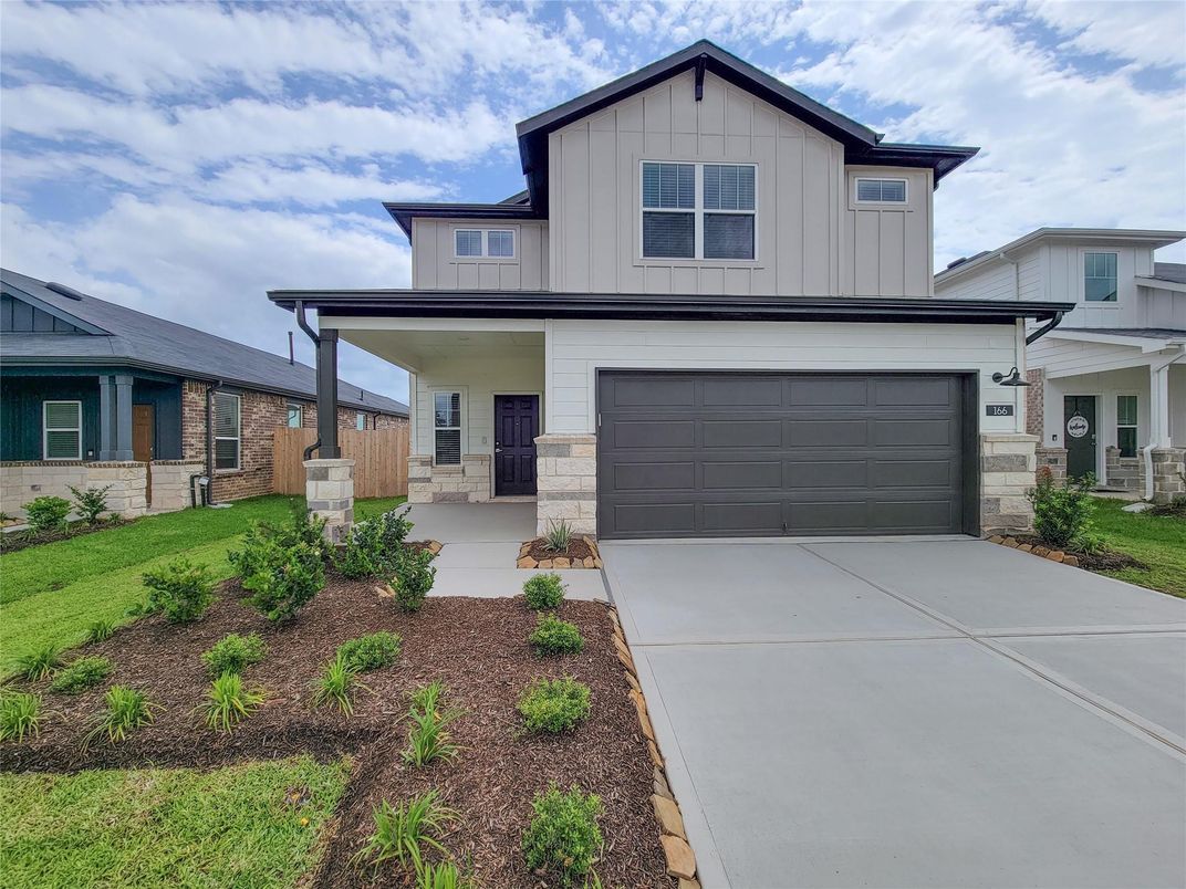 Attached, Exterior, Facade, Farmhouse