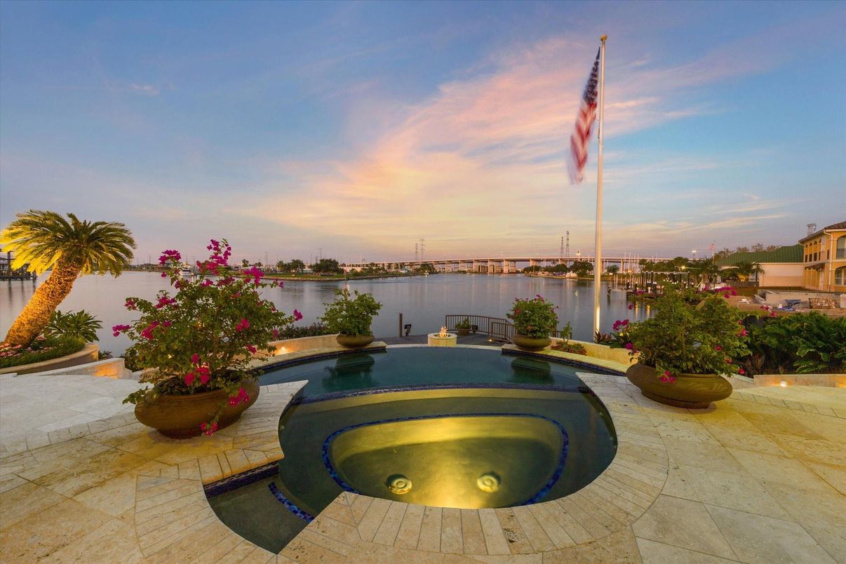 Exterior, Pool, Water