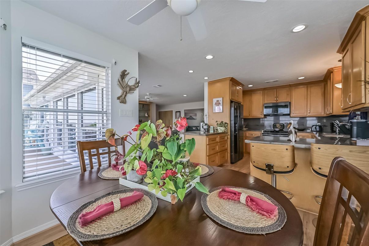 Dining room, Interior, Kitchen, Recessed Lighting, Stainless Steel Appliances