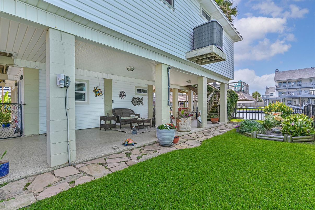 Backyard, Exterior