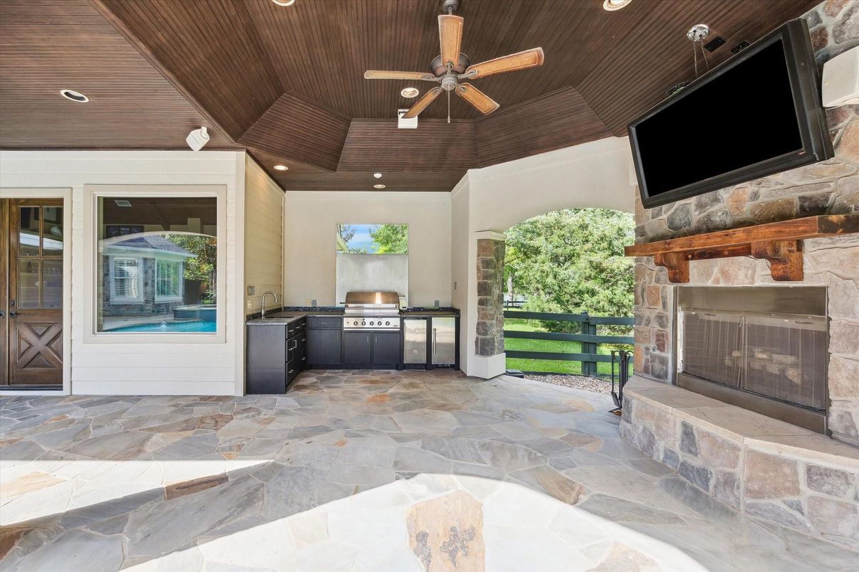 Exterior, Fireplace
