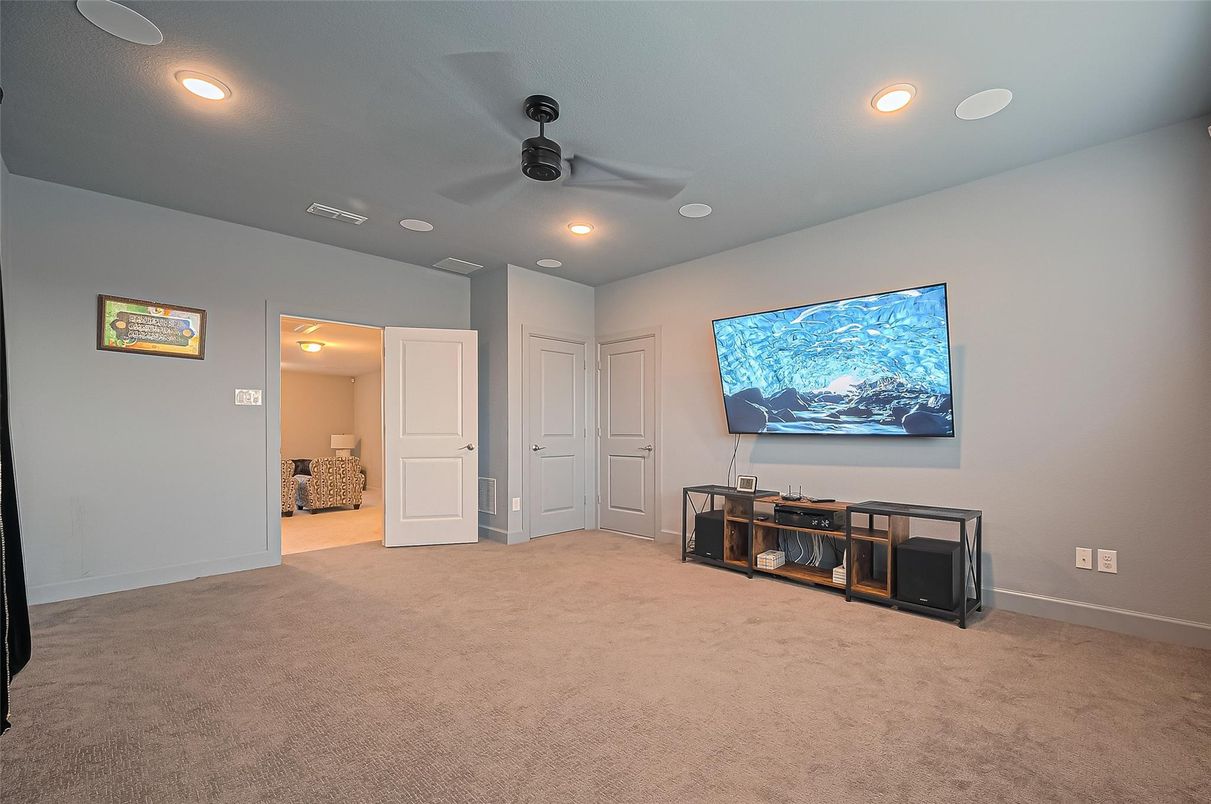 Empty room, Interior, Recessed Lighting