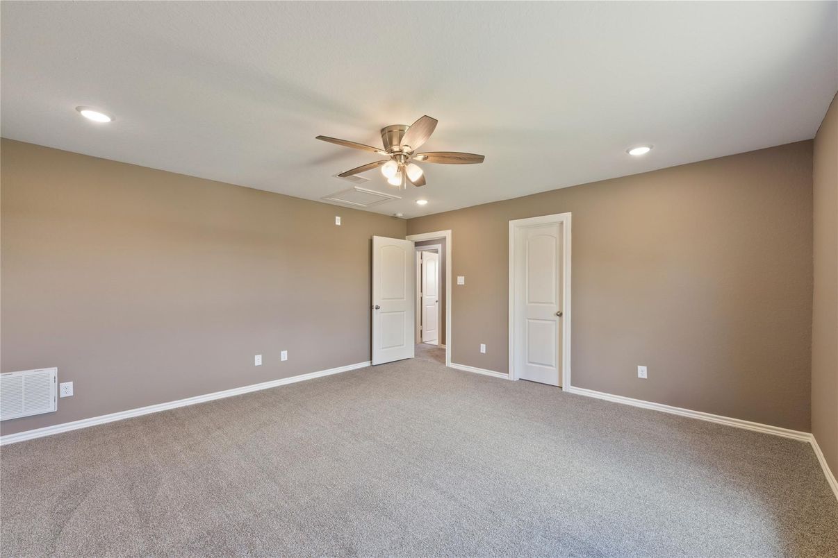 Empty room, Interior, Recessed Lighting