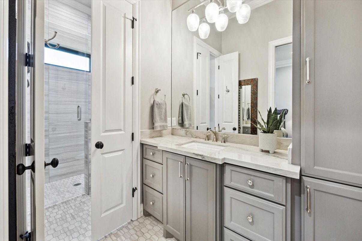 Bathroom, Dual Sink Vanities, Interior