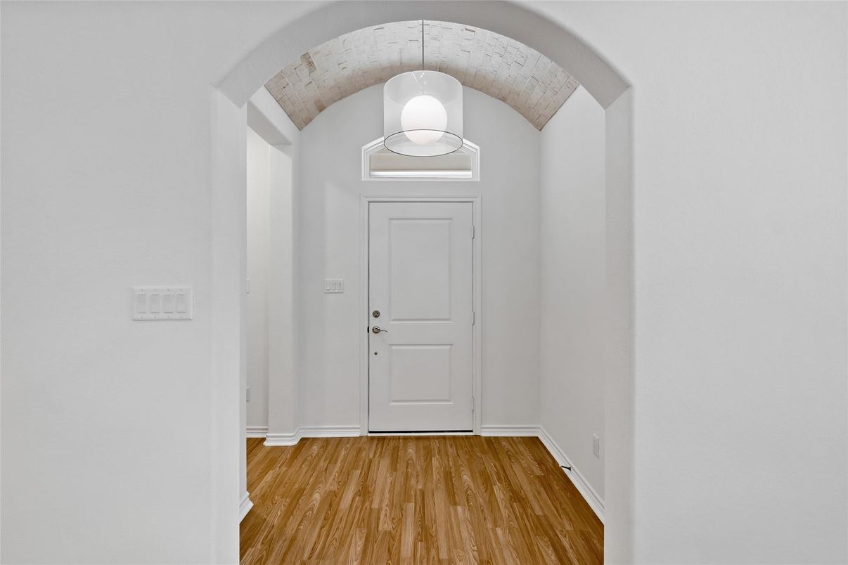 Interior, Pendant Lights, Wood Texture Flooring