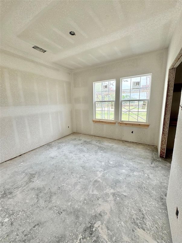 Empty room, Interior