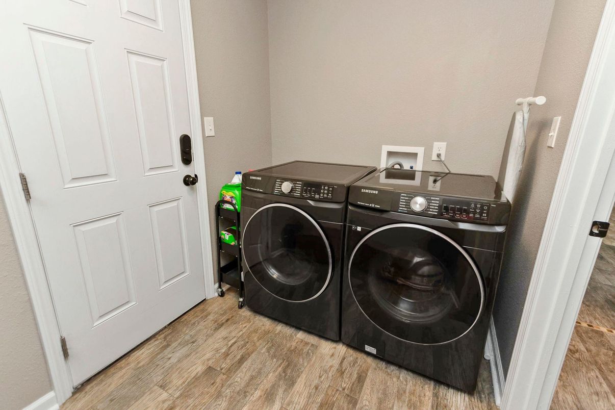 Interior, Washer, Wood Texture Flooring