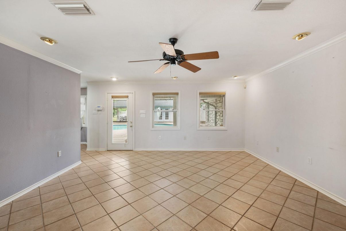 Empty room, Interior, Recessed Lighting