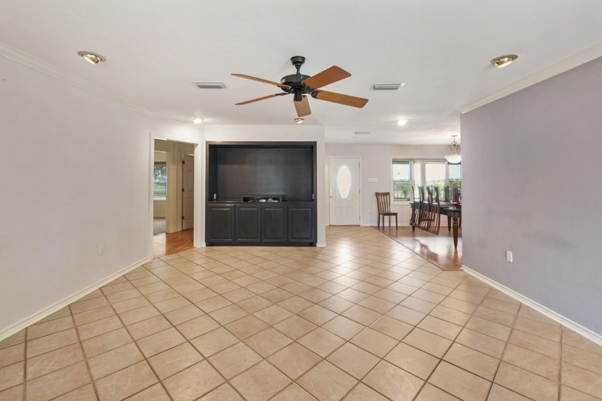 Dining room, Interior, Recessed Lighting