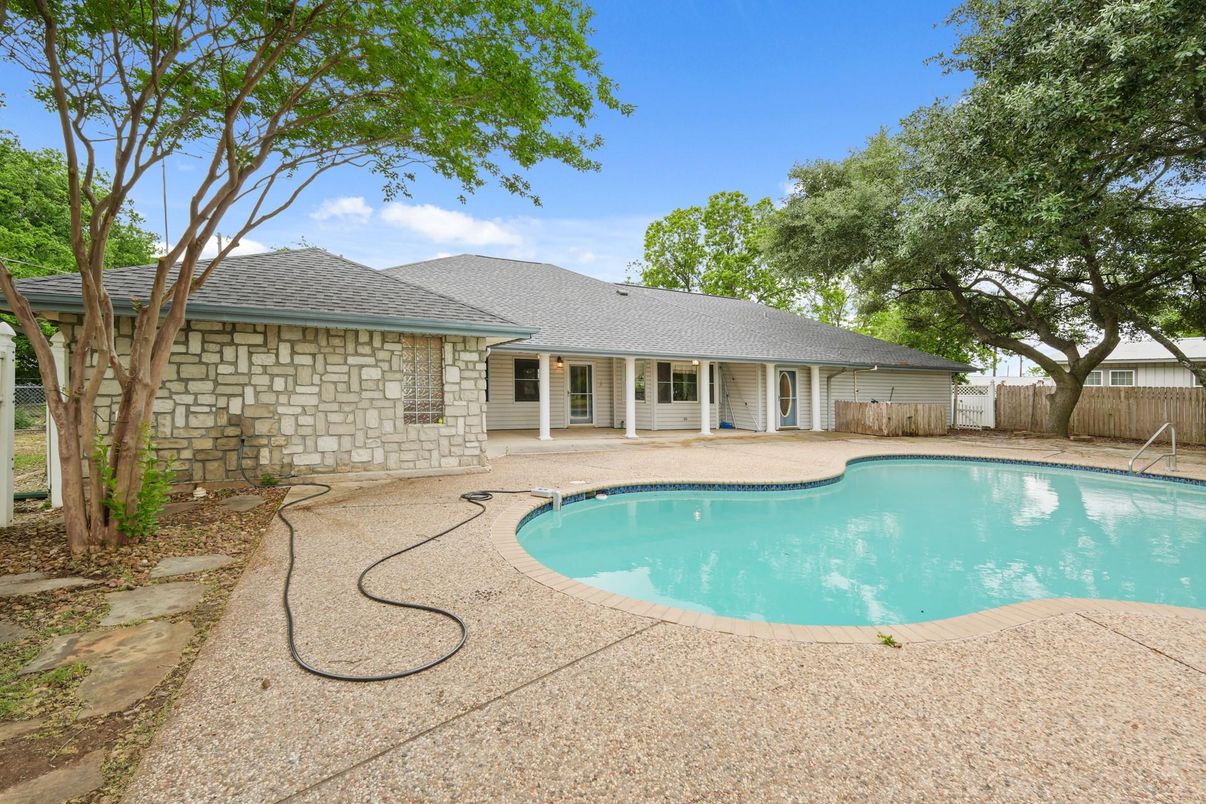 Exterior, Pool