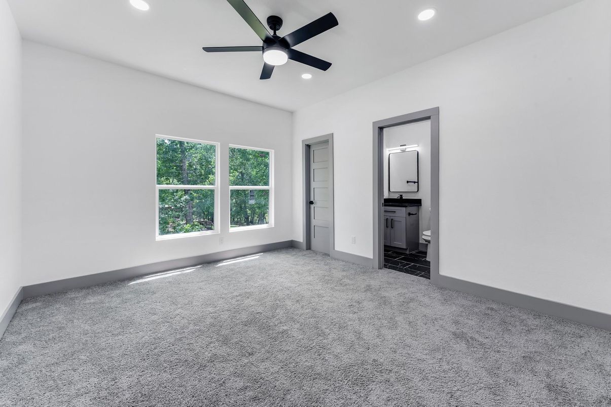 Bathroom, Empty room, Interior, Recessed Lighting
