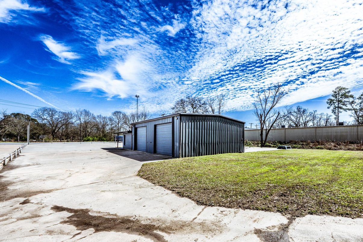 Backyard, Detached Garage, Exterior
