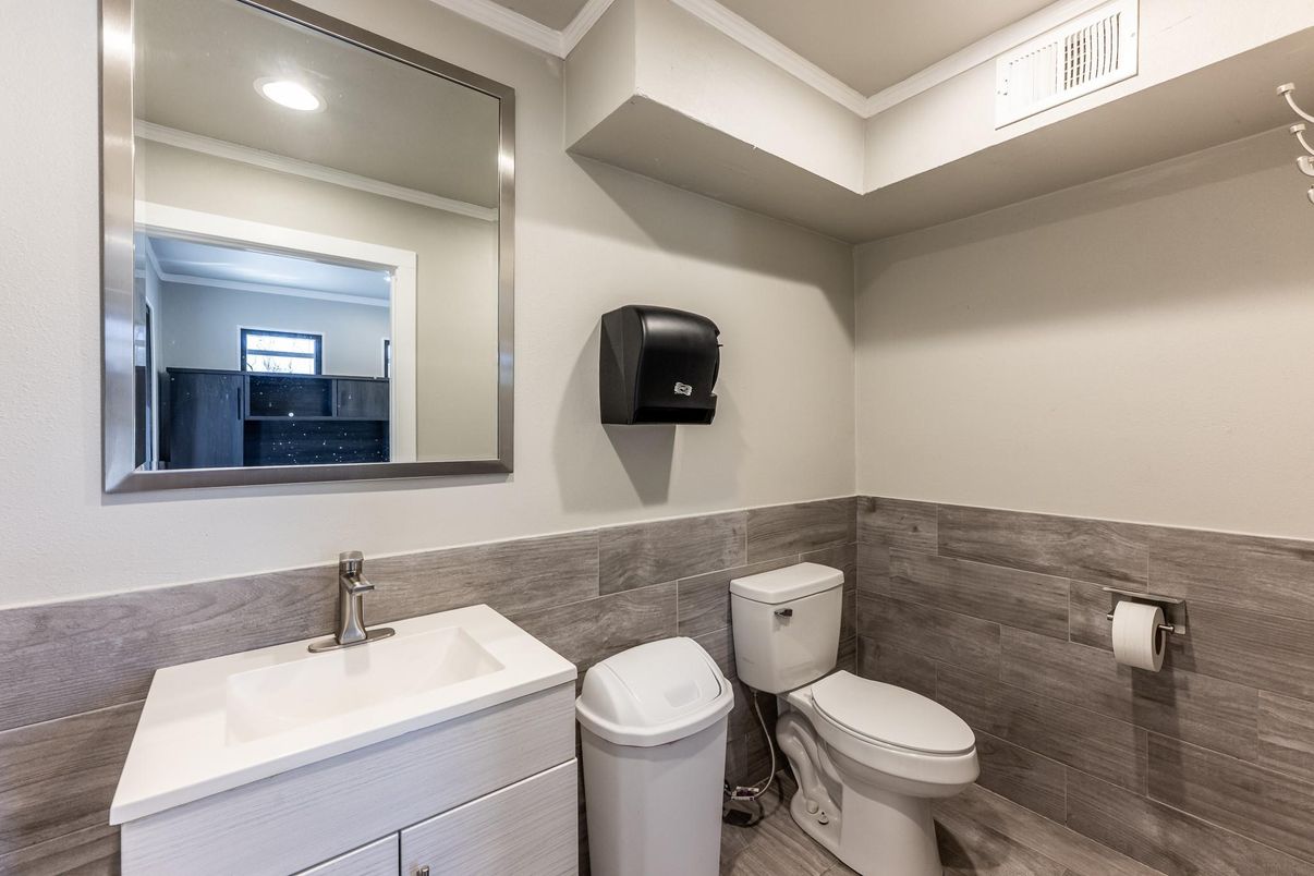 Bathroom, Interior, Recessed Lighting