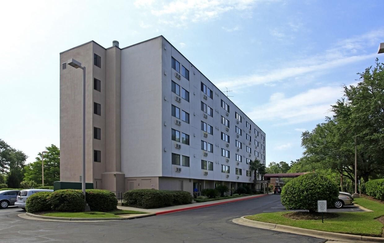 Exterior, Facade, Highrise