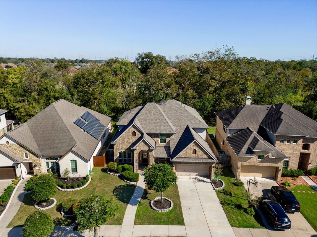 Exterior, Drone