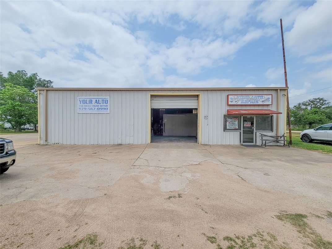 Detached Garage, Exterior