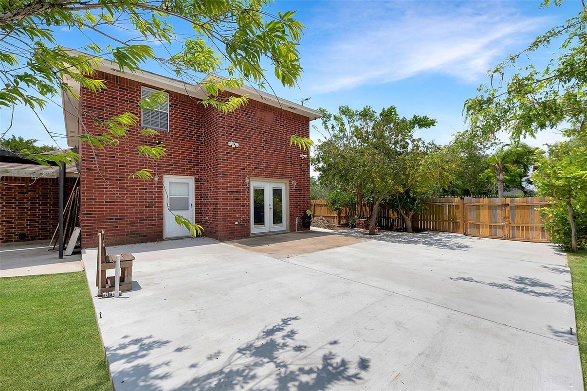 Backyard, Exterior